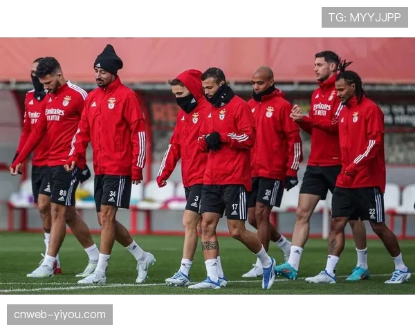 从领先到被追平，记录那不勒斯客场对阵本菲卡比赛中的战术调整